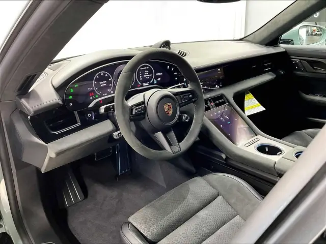 2025 Porsche Taycan GTS - Photo 30
