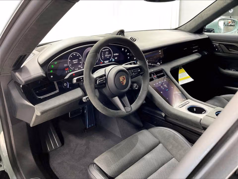 2025 Porsche Taycan GTS - Photo 27