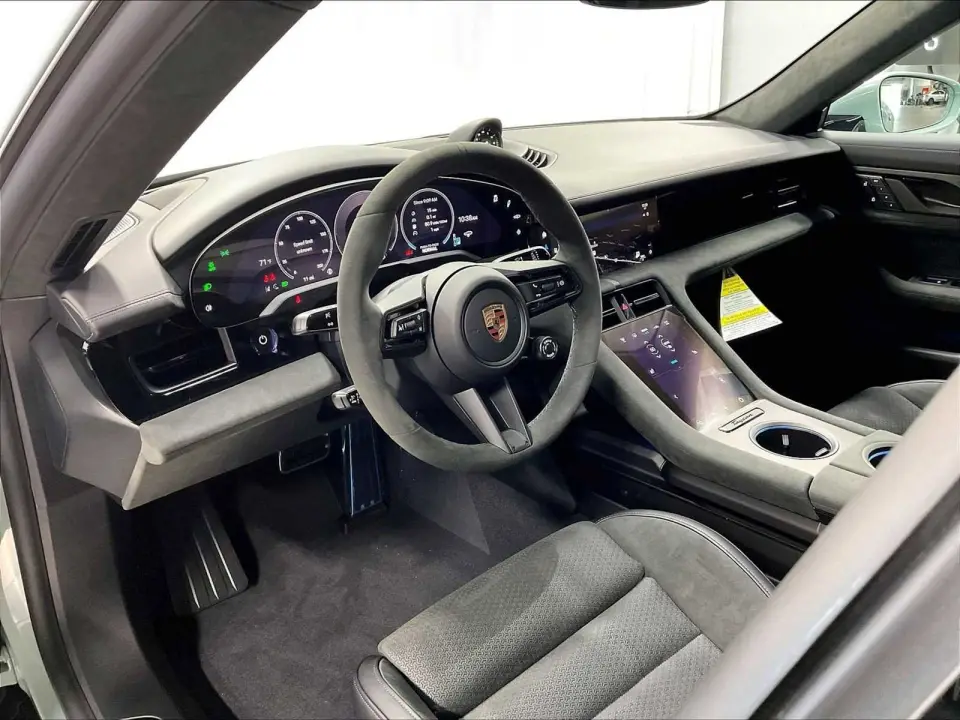 2025 Porsche Taycan GTS - Photo 31