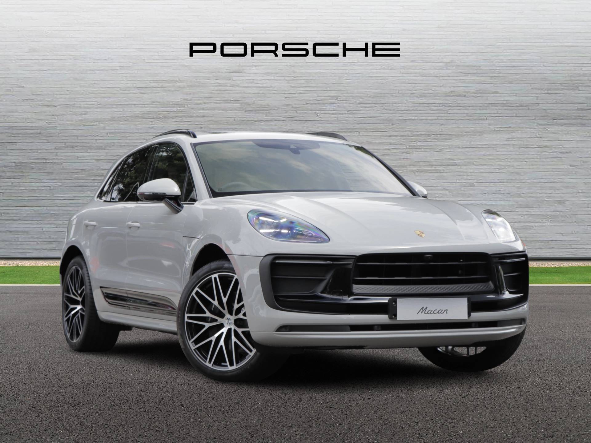 Macan T, photo 1 of 38