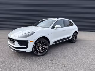 2026 Porsche Macan -'s photo