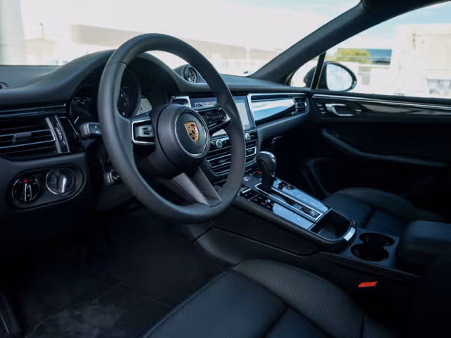 2026 Porsche Macan - Photo 26