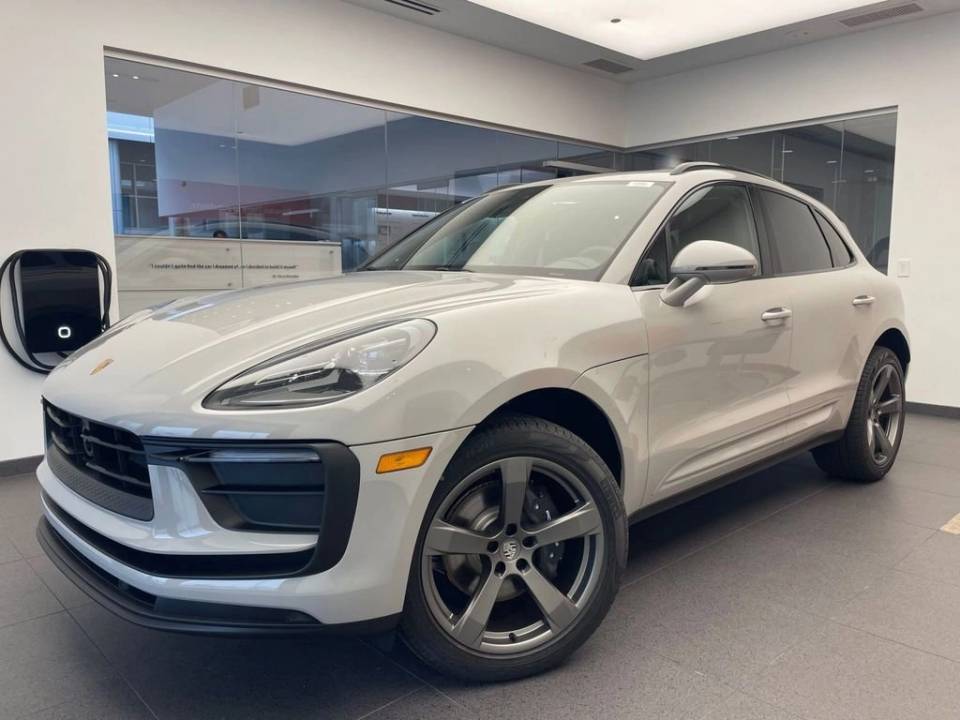 2026 Porsche Macan Base