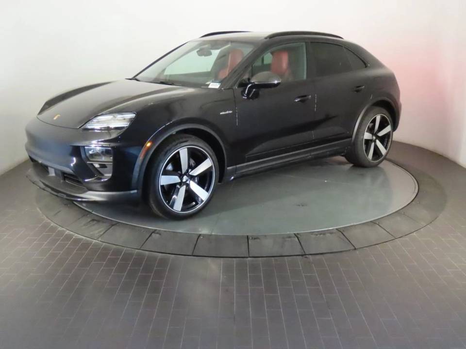 2025 Porsche Macan Base