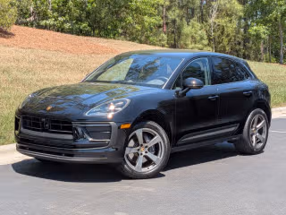 2025 Porsche Macan's photo