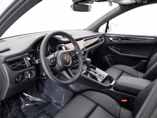 2025 Porsche Macan - Photo 25