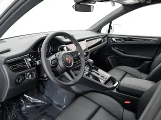 2025 Porsche Macan - Photo 29