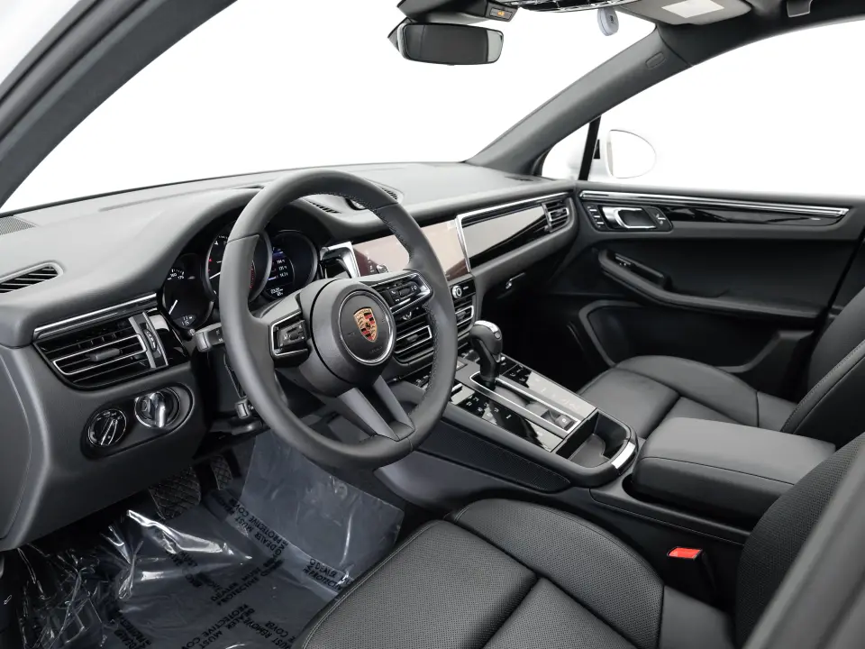 2025 Porsche Macan - Photo 31