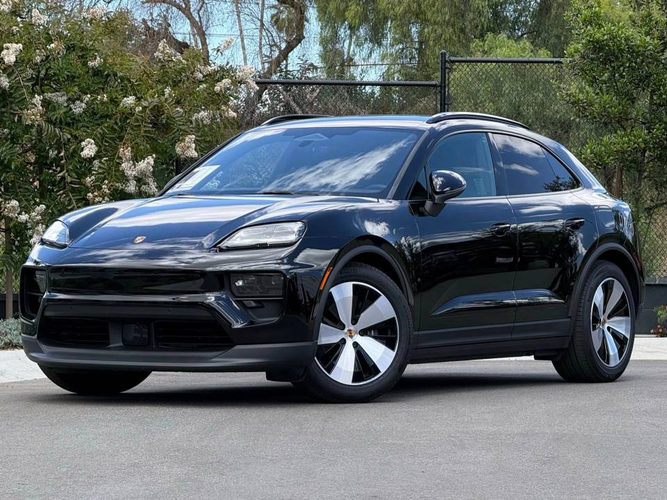 2024 Porsche Macan Base