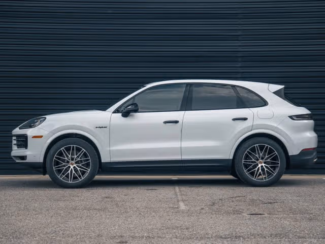 2025 Porsche Cayenne E-Hybrid - Photo 10