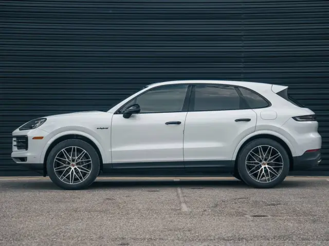 2025 Porsche Cayenne E-Hybrid - Photo 14