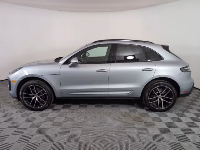 2025 Porsche Macan - Photo 10
