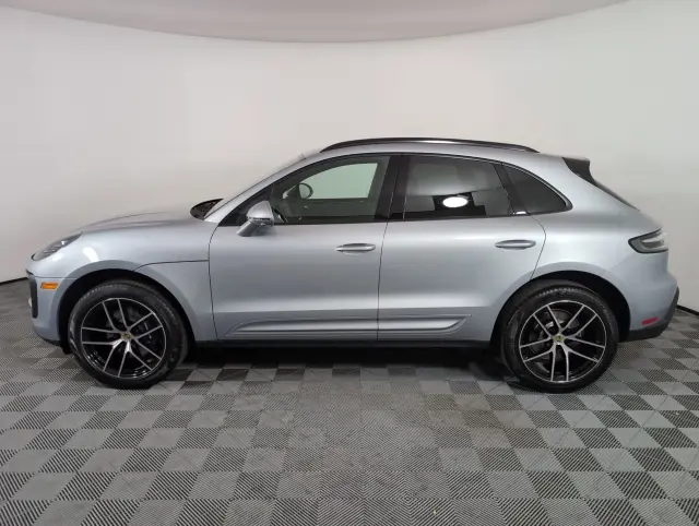2025 Porsche Macan - Photo 14