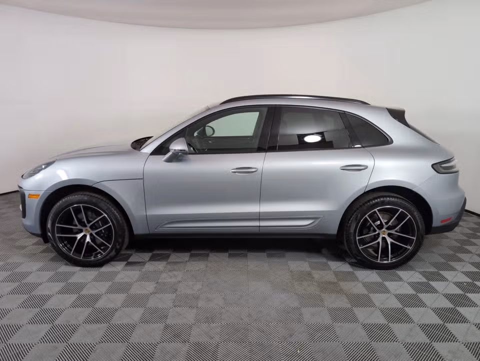 2025 Porsche Macan - Photo 11