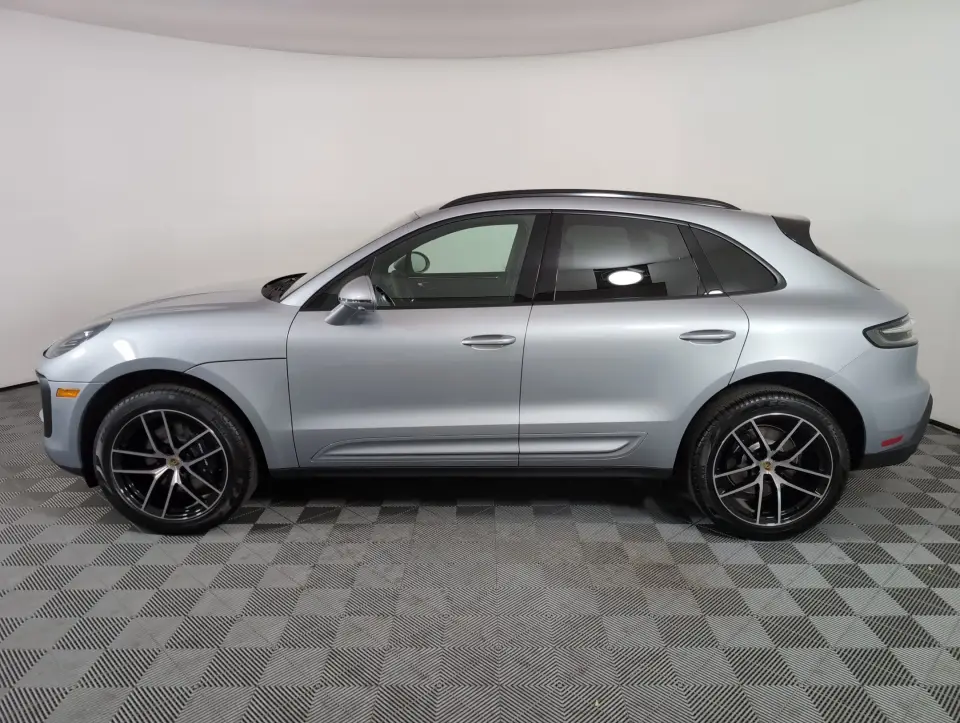 2025 Porsche Macan - Photo 15
