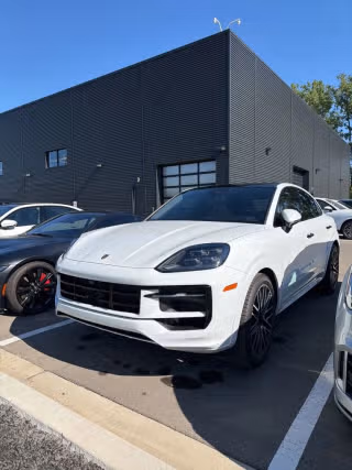 2025 Porsche Cayenne S's photo