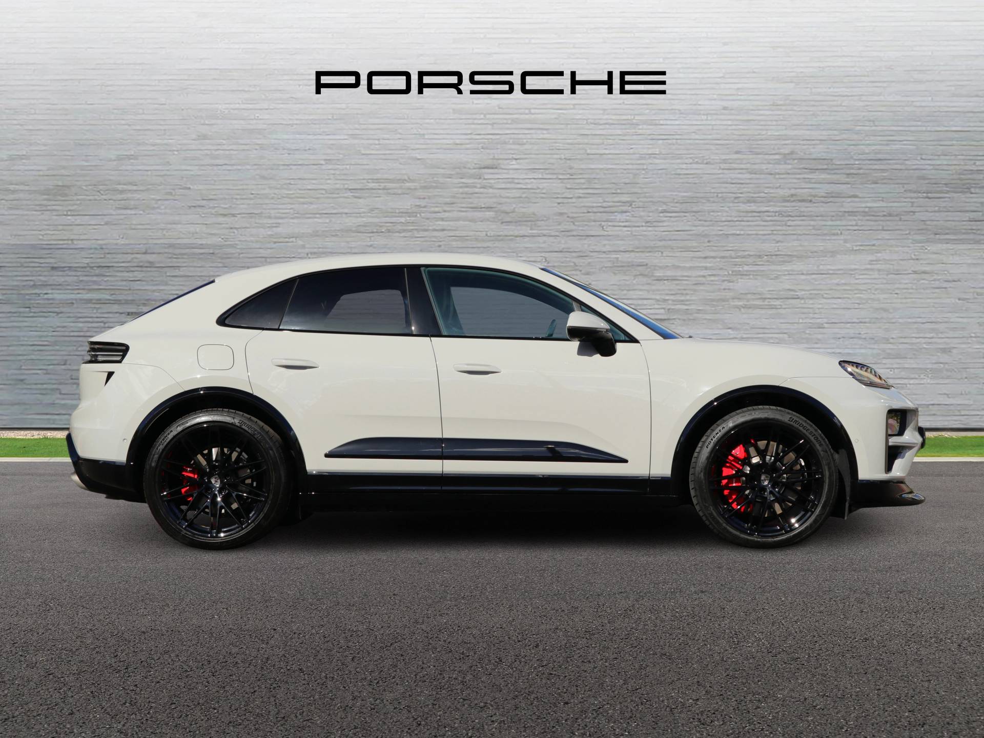 Macan Turbo, photo 2 of 49