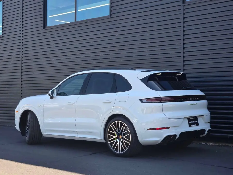 2025 Porsche Cayenne S E-Hybrid - Photo 31