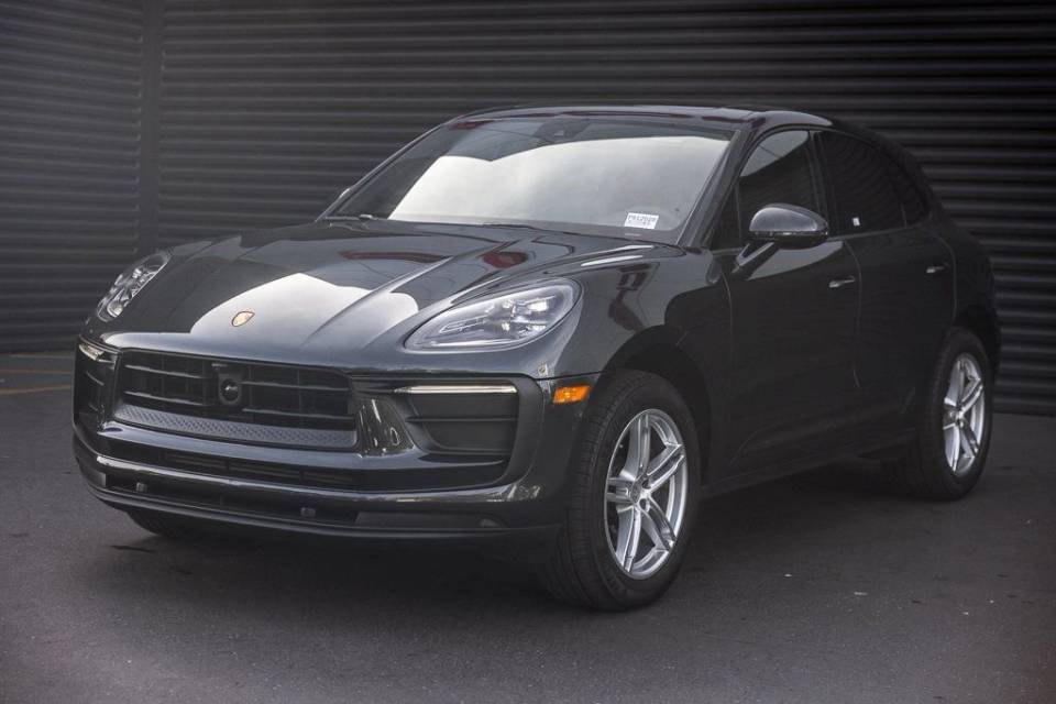 2025 Porsche Macan T