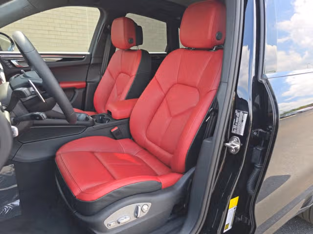 2025 Porsche Macan - Photo 34