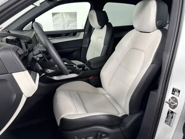 2026 Porsche Cayenne E-Hybrid - Photo 38