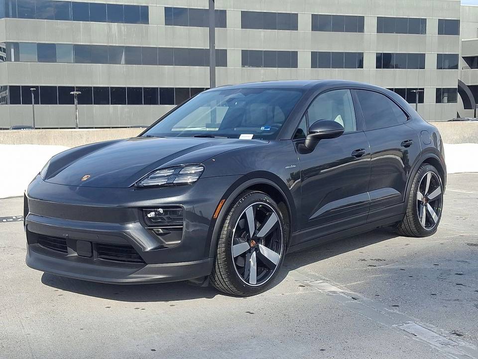 2026 Porsche Macan Base