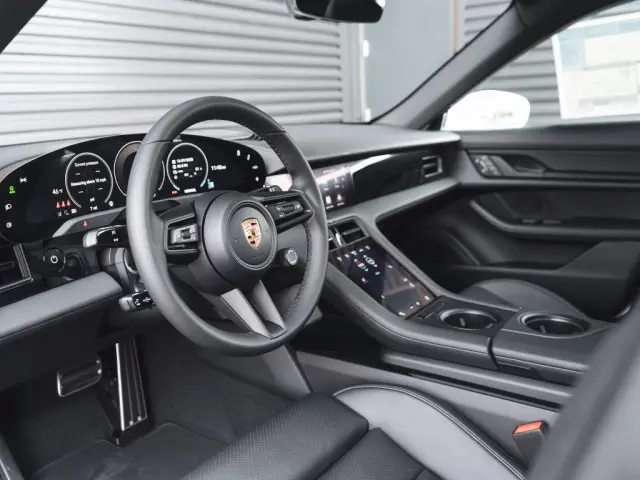 2026 Porsche Taycan Base - Photo 30