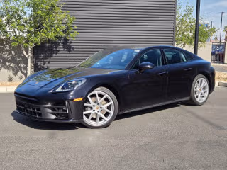 2025 Porsche Panamera 4's photo