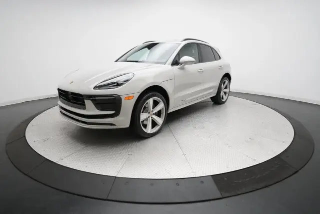 2026 Porsche Macan T - Photo 6