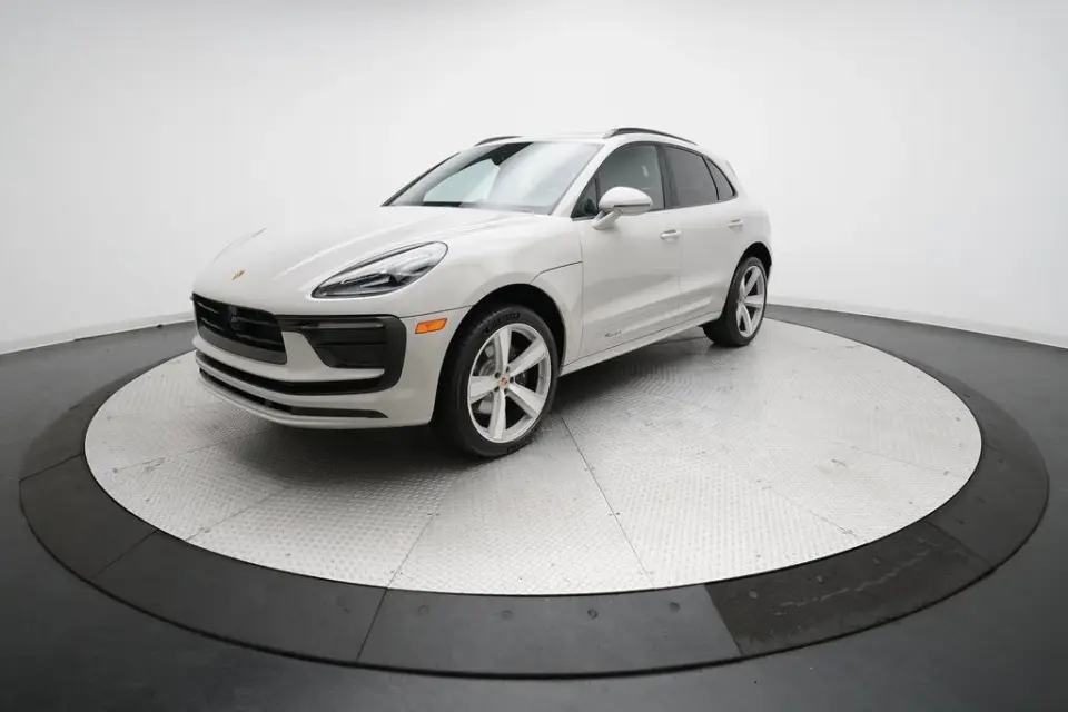 2026 Porsche Macan T - Photo 7