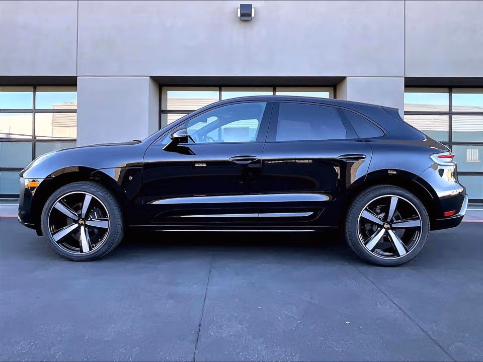 2026 Porsche Macan - Photo 11