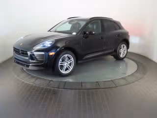 2025 Porsche Macan -'s photo