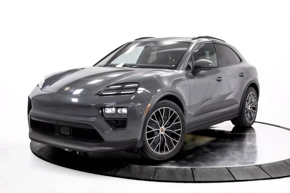 2025 Porsche Macan Base