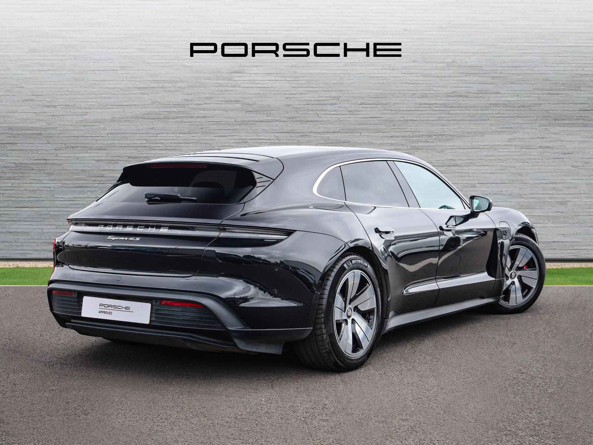 Taycan 4S Sport Turismo, photo 2 of 33