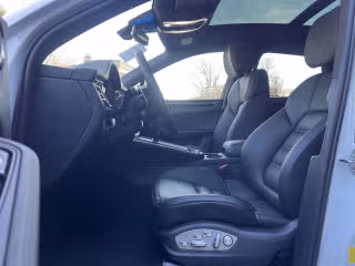 2026 Porsche Macan T - Photo 33