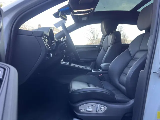 2026 Porsche Macan T - Photo 38