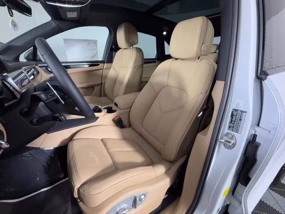 2026 Porsche Macan T - Photo 35