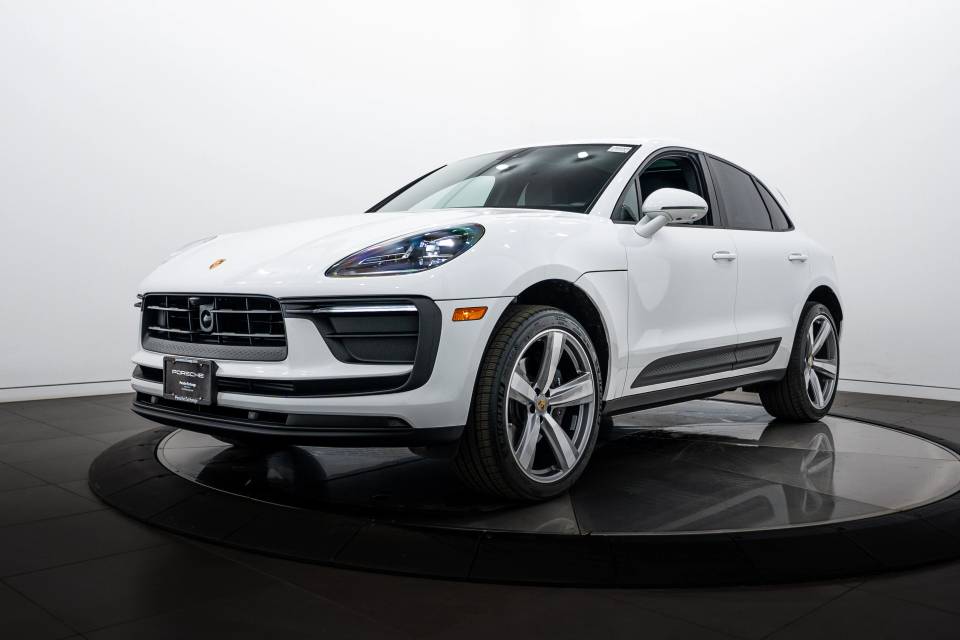 2026 Porsche Macan Base