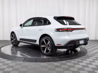 2025 Porsche Macan - Photo 17