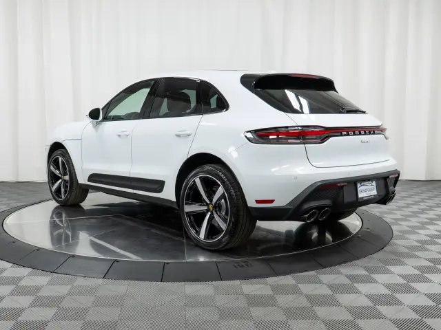 2025 Porsche Macan - Photo 22