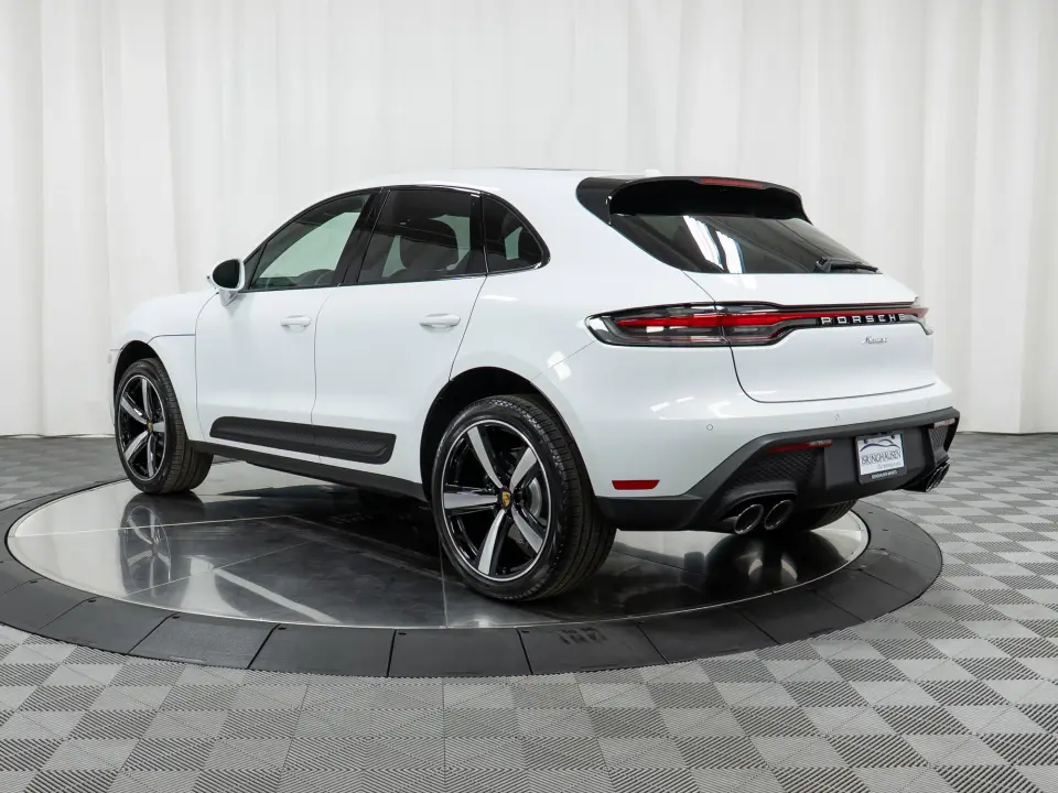 2025 Porsche Macan - Photo 23