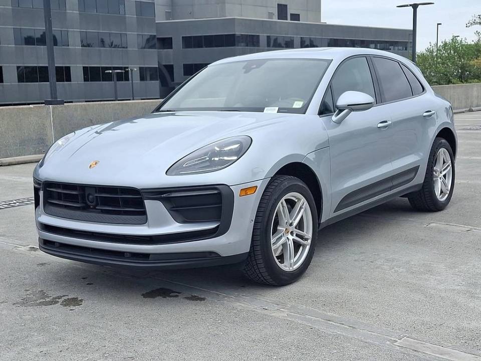 2023 Porsche Macan Base