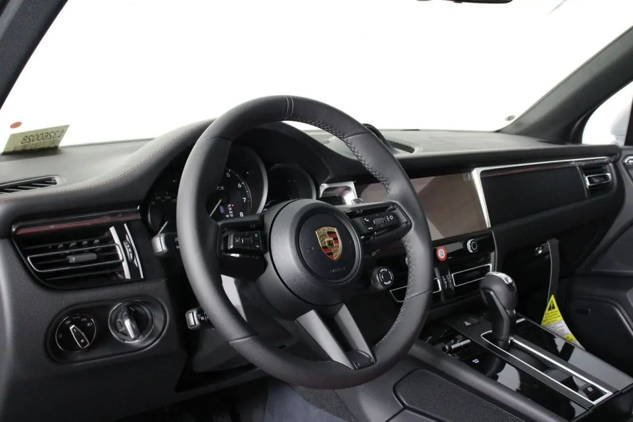 2026 Porsche Macan GTS - Photo 24