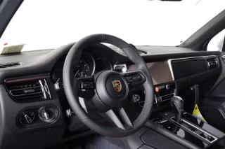 2026 Porsche Macan GTS - Photo 17
