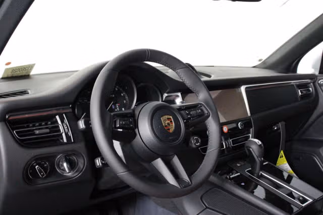 2026 Porsche Macan GTS - Photo 18