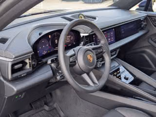 2025 Porsche Macan Base - Photo 25