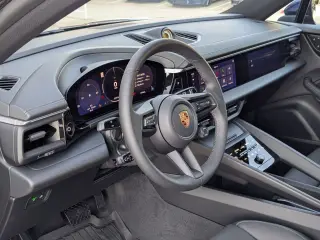 2025 Porsche Macan Base - Photo 29
