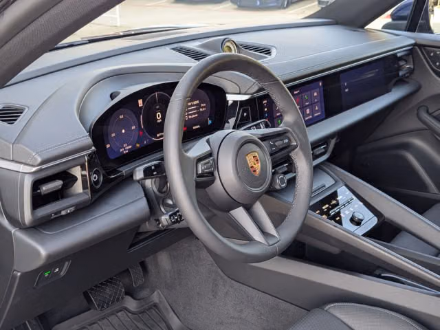 2025 Porsche Macan Base - Photo 26