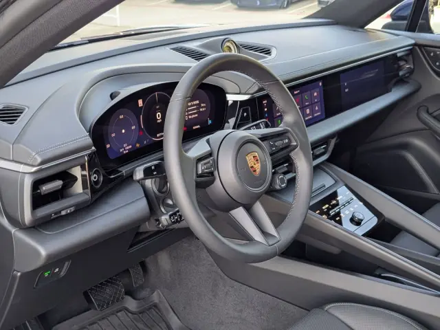 2025 Porsche Macan Base - Photo 30