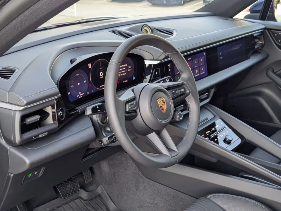 2025 Porsche Macan Base - Photo 31